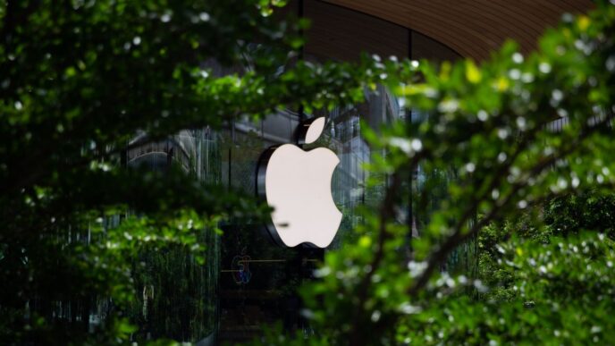 Apple розробляє iPhone з повністю вигнутим екраном: нові технології дизайну 11