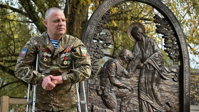 Кремль виводить бойових військових для параду у Москві, залишаючи фронт калікам 7