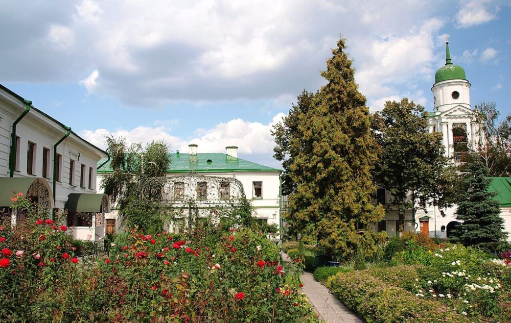 Флорівський монастир у Києві: масонська церква та могила матері Мазепи 4 Флорівський монастир у Києві: масонська церква та могила матері Мазепи 3