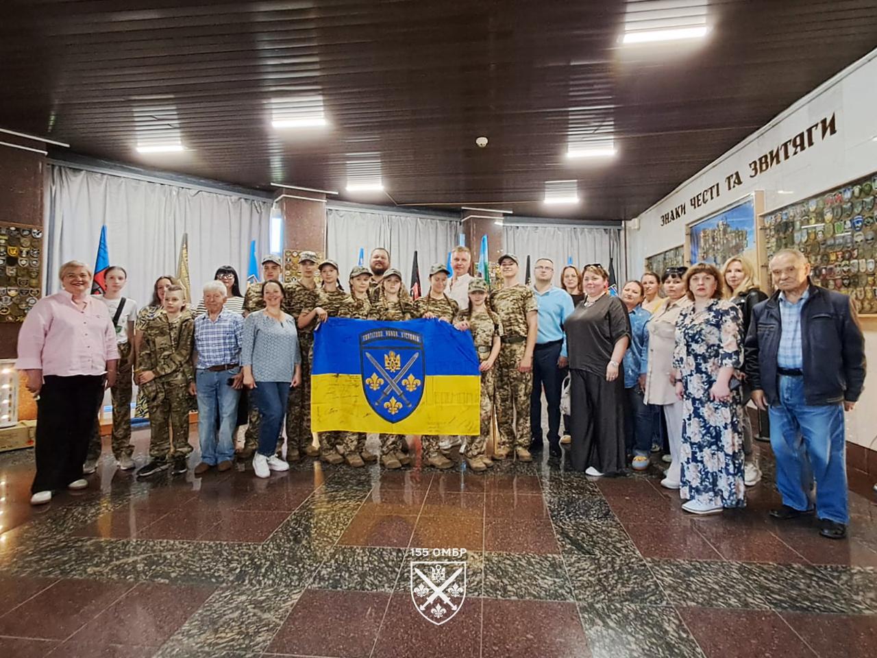 Напередодні Дня Героїв у Національному музеї-заповіднику представили виставку 155-ї ОМБр 17