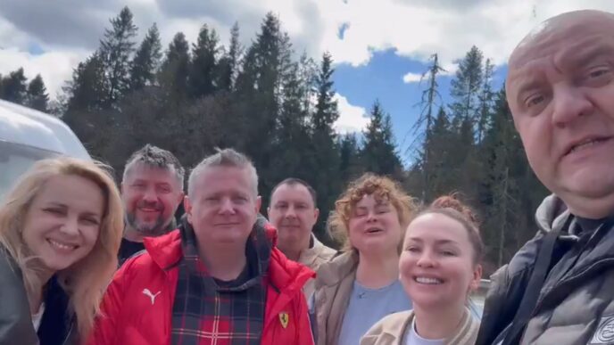 «Дякуємо за захист!»: Як зірки «Дизель Шоу» підтримали бійців ОШП «Скеля» 23