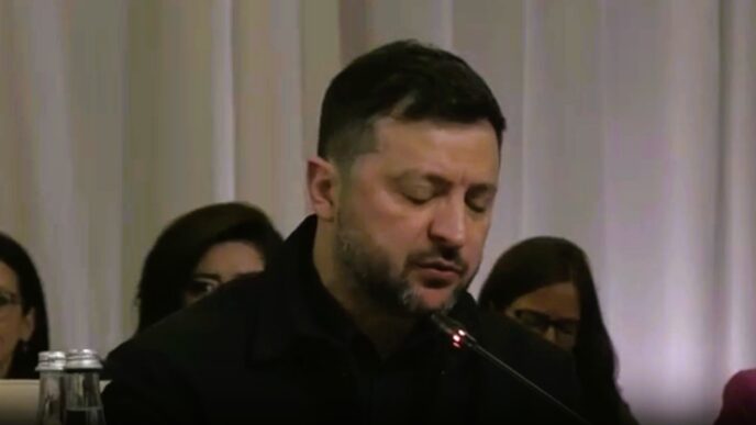 Зеленський: українські дрони можуть «прилетіти» на парад у Москву 19