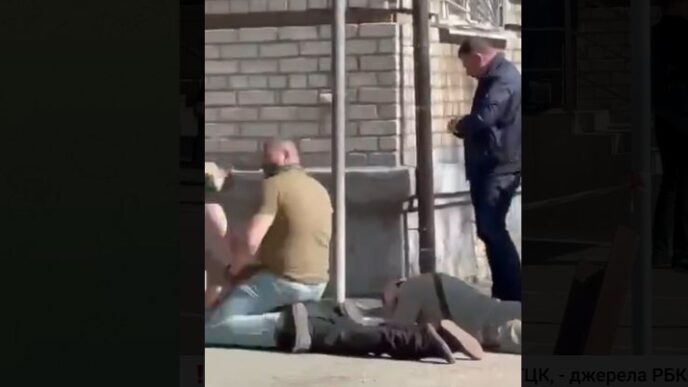 СБУ влаштувала обшуки в ТЦК Дніпра: що відомо на 6 травня 2026 19