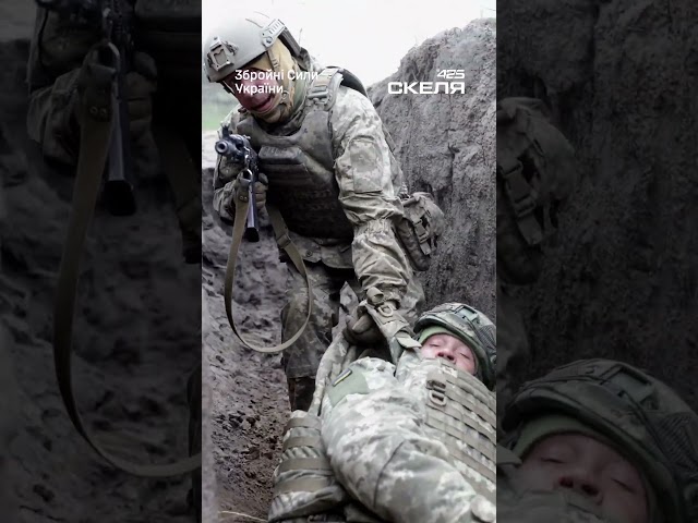 Більше ніж тренування: чому шеврон полку «Скеля» не знайти на Андріївському узвозі 4 Більше ніж тренування: чому шеврон полку «Скеля» не знайти на Андріївському узвозі 3
