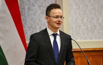 Уряд Мадяра розпочав масове звільнення колишніх підлеглих Петра Сіярто в МЗС Угорщини 21
