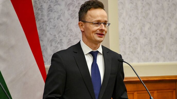 Уряд Мадяра розпочав масове звільнення колишніх підлеглих Петра Сіярто в МЗС Угорщини 23