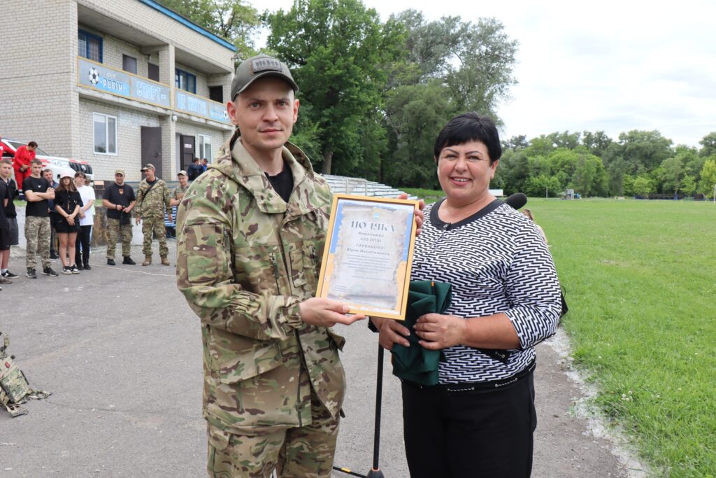 Сила, дух і патріотизм: вишкіл від полку "Скеля" для випускників громади 9