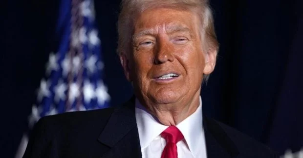 "Ласкаво просимо, але...": Трамп презентував новий ювілейний паспорт США 181