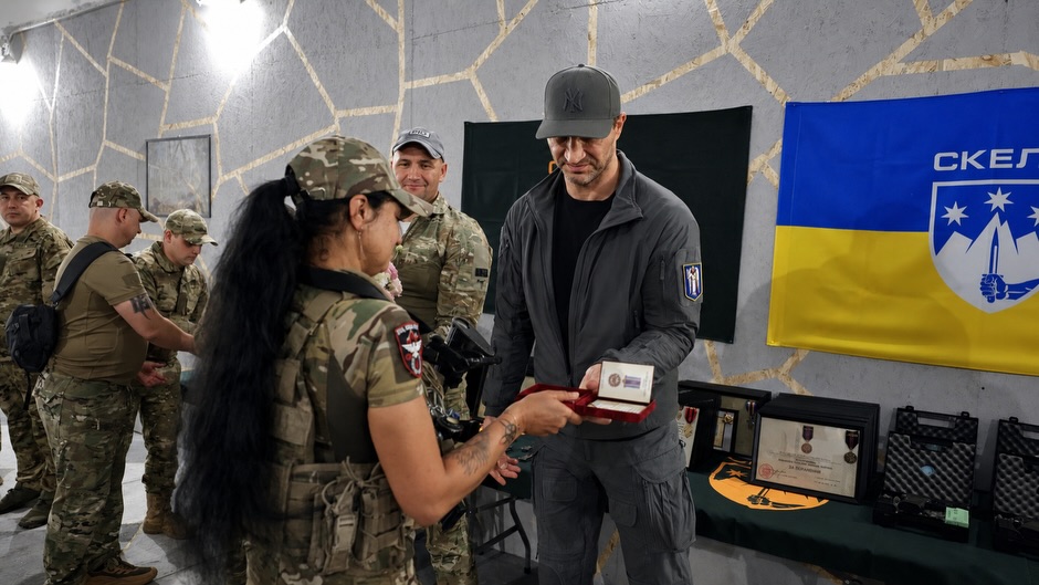 Володимир Кличко відвідав 425-й окремий штурмовий полк «Скеля» 6 Володимир Кличко відвідав 425-й окремий штурмовий полк «Скеля» 5