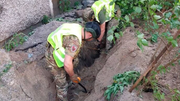 Бойова частина ракети впала біля багатоповерхівки в Києві – підсумки інциденту 20 Бойова частина ракети впала біля багатоповерхівки в Києві – підсумки інциденту 19