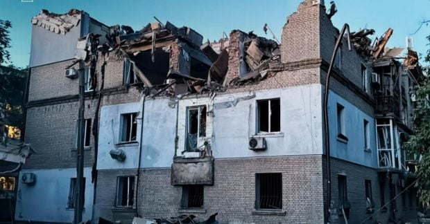 Російський обстріл Дніпра: 9 загиблих, серед них дитина 18 Російський обстріл Дніпра: 9 загиблих, серед них дитина 17