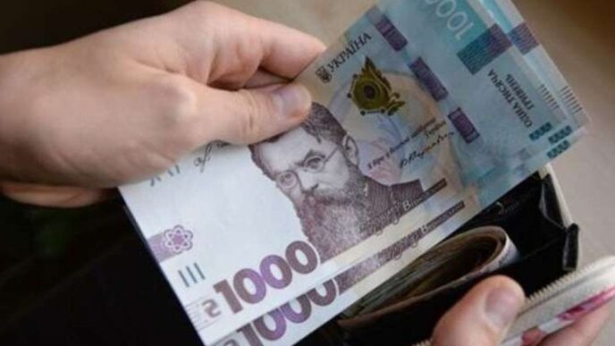 Середня заробітна плата в Україні у 2026 р.: гендерна різниця та галузеві розриви 7