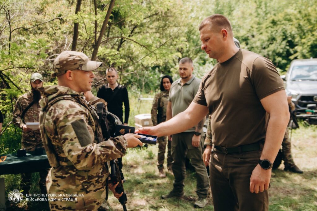 4 Пікапи, 3 Роботи та 50+ Дронів: Як Дніпропетровщина Підтримує Полк «Скеля» 25