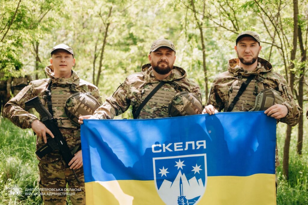 4 Пікапи, 3 Роботи та 50+ Дронів: Як Дніпропетровщина Підтримує Полк «Скеля» 5