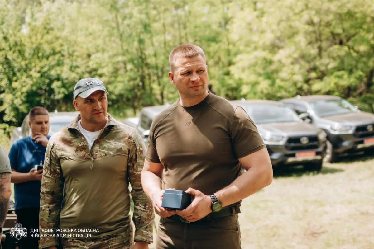 4 Пікапи, 3 Роботи та 50+ Дронів: Як Дніпропетровщина Підтримує Полк «Скеля» 117