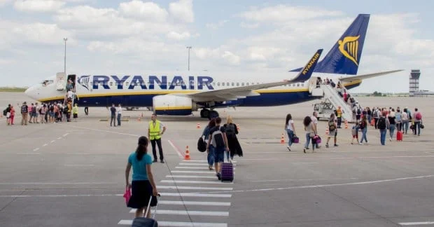Ryanair під слідством у Великій Британії через додаткову плату за сидіння з дітьми 77