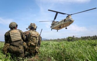 Британські Chinook отримають можливість запуску автономних дронів у польоті 13