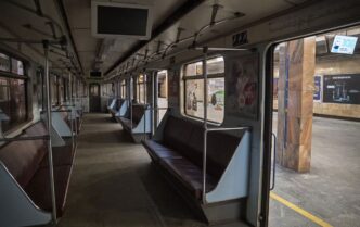 Метро Києва: пропозиція залишати вагони на станціях як укриття під час обстрілів 13