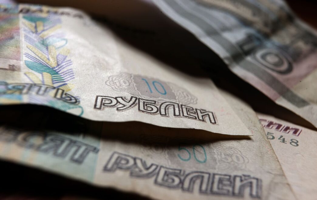 Російські домогосподарства накопичили рекордний борг у 45 трильйонів рублів 4 Російські домогосподарства накопичили рекордний борг у 45 трильйонів рублів 3