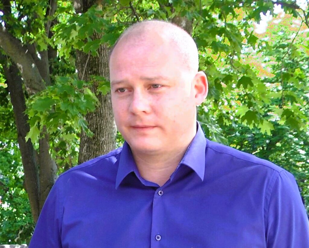 Де навчаються діти українських посадовців. Мільйони за кордон і патріотизм тільки на словах 11