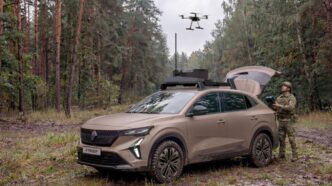 Renault представила кросовер 4 Troop для управління дронами 88 Renault представила кросовер 4 Troop для управління дронами 87