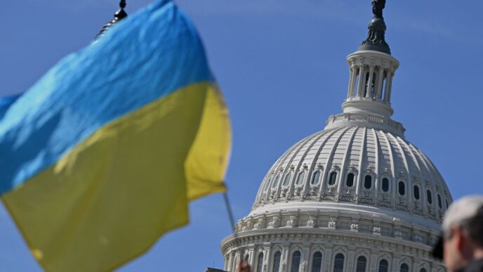 США: Палата представників ухвалила пакет допомоги Україні та нові санкції проти Росії 11