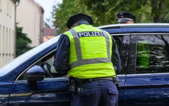 Німеччина зберігає прикордонний контроль попри вимоги ЄС 21