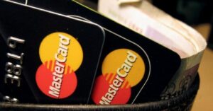 У Росії планують вивести з обігу картки Visa та Mastercard: зниження інтерчейндж‑ставок до 0 % 45