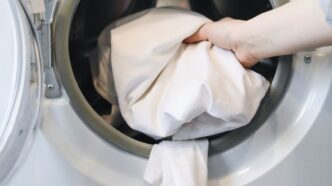 Як запобігти злипанням простирадел у сушарці: 5 практичних порад 13