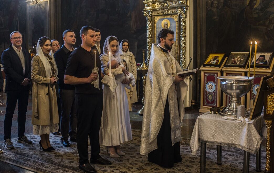 Хрещені батьки в Україні: кількість і правила ПЦУ 4 Хрещені батьки в Україні: кількість і правила ПЦУ 3