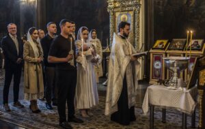 Хрещені батьки в Україні: кількість і правила ПЦУ 49