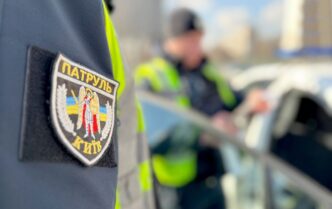 Поліція спростувала чутки про «розбірки з ТЦК» у Троєщині: реальні підстави затримання водія 3