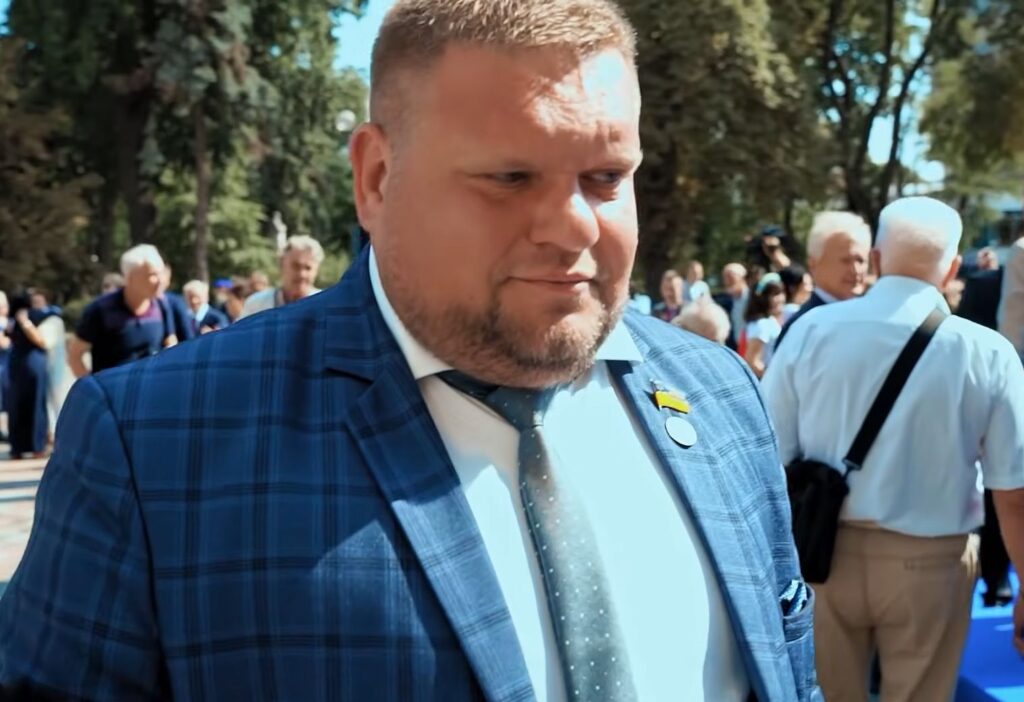 Де навчаються діти українських посадовців. Мільйони за кордон і патріотизм тільки на словах 5