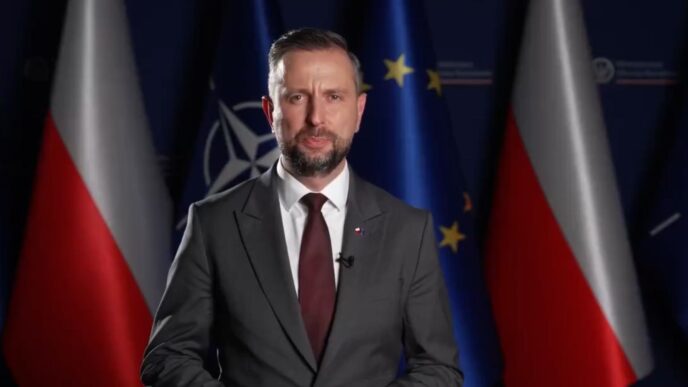 Польща вимагає скасувати «Героїв УПА»: міністр оборони звернувся до Зеленського 147