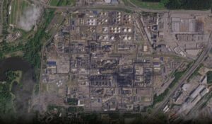 З'явились супутникові знімки. Видно масштаб пошкоджень Московського НПЗ після удару дронів 47