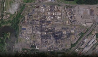 З'явились супутникові знімки. Видно масштаб пошкоджень Московського НПЗ після удару дронів 1