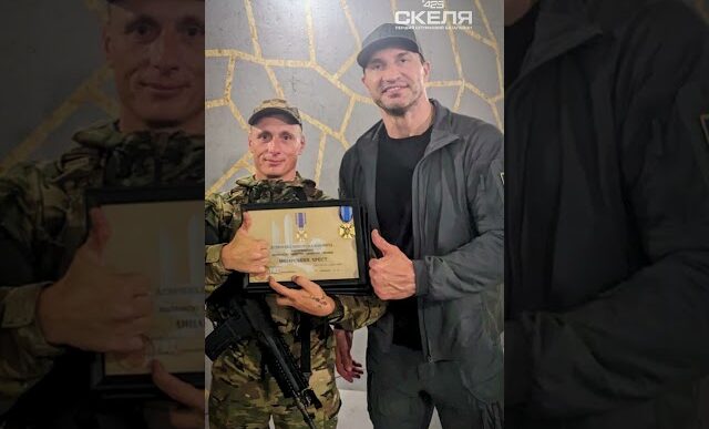 Боєць полку «Скеля» з позивним «Долар» розповів про свої нагороди за захист Батьківщини 24 Боєць полку «Скеля» з позивним «Долар» розповів про свої нагороди за захист Батьківщини 23