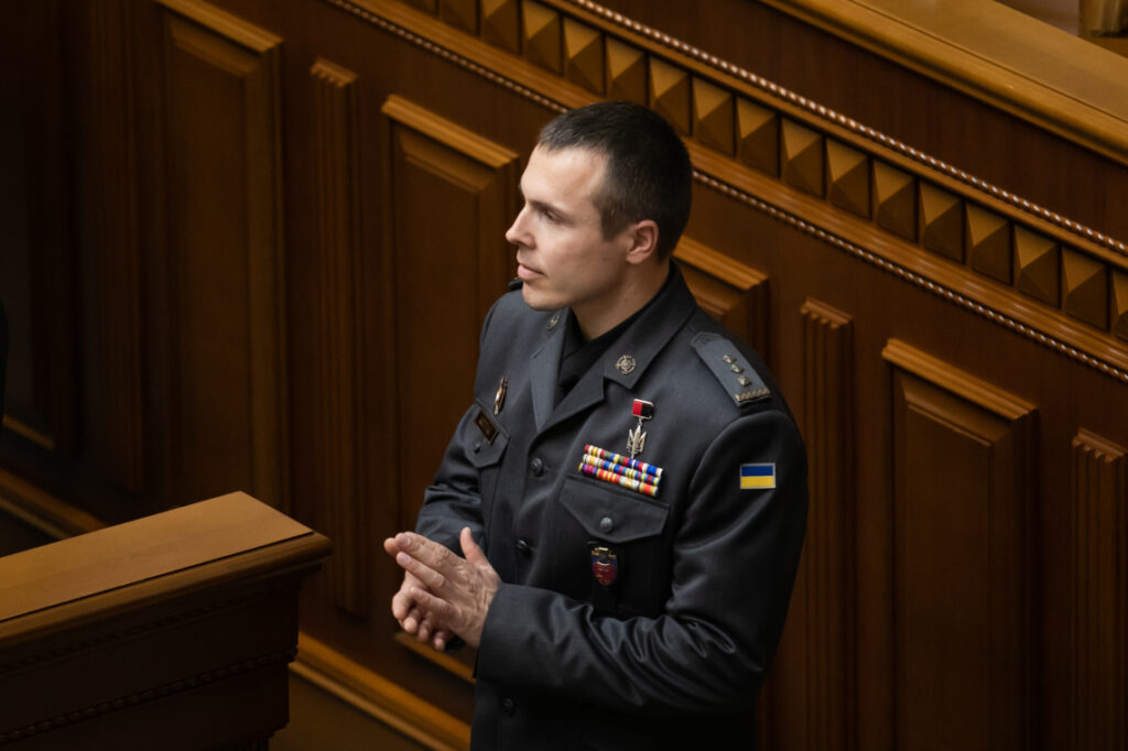 Хто такий Роман Костенко, біографія. Кіборг Донецького аеропорту, полковник СБУ та незламний захисник в парламенті 16 Хто такий Роман Костенко, біографія. Кіборг Донецького аеропорту, полковник СБУ та незламний захисник в парламенті 15
