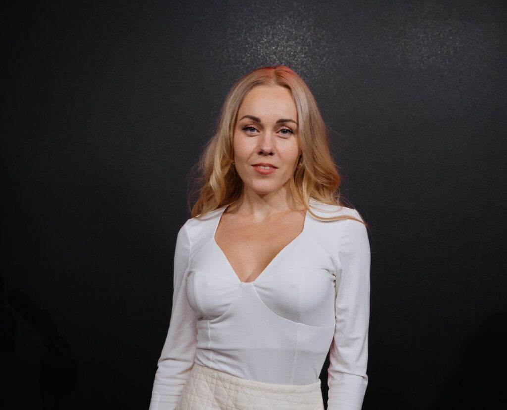 Хто така Олена Тополя (колишня Alyosha), біографія співачки, яка підкорила Євробачення і змінила ім’я 22 Хто така Олена Тополя (колишня Alyosha), біографія співачки, яка підкорила Євробачення і змінила ім’я 21
