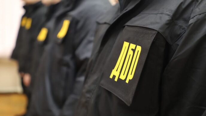 Колишній керівник оборонного заводу "Буревісник" Олександр Плотніков зламав процес приватизації: продаж обладнання та купівля розкішних авто 103
