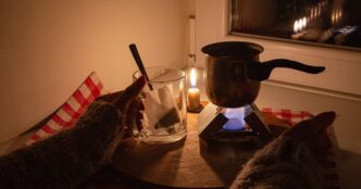 Комунальний колапс в окупованих містах: тривалі відключення електроенергії, брак води та підвищені ціни на бензин 9