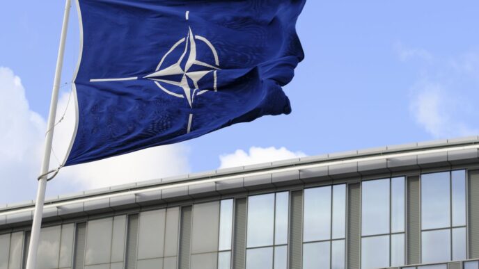 Україна закликає НАТО офіційно визнати її роль у євроатлантичній безпеці 12 Україна закликає НАТО офіційно визнати її роль у євроатлантичній безпеці 11