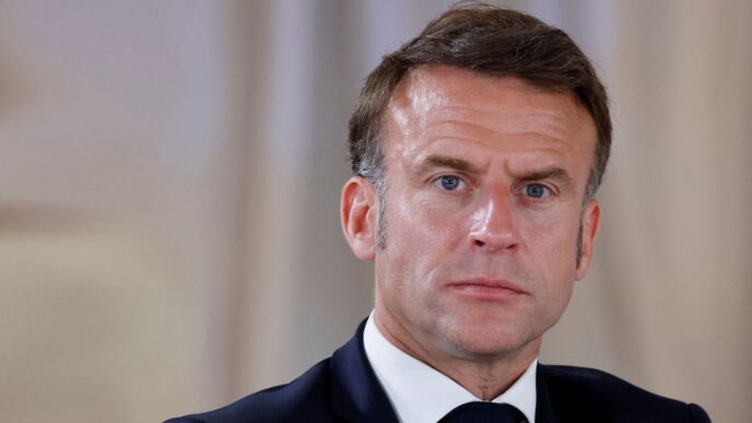 У Дамаску стався вибух біля готелю, де перебував президент Франції Макрон 8 У Дамаску стався вибух біля готелю, де перебував президент Франції Макрон 7
