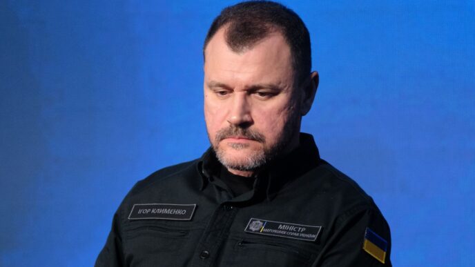 Фракція «Слуга народу» відкладатиме голосування за Ігоря Клименка на посаду міністра оборони 44 Фракція «Слуга народу» відкладатиме голосування за Ігоря Клименка на посаду міністра оборони 43