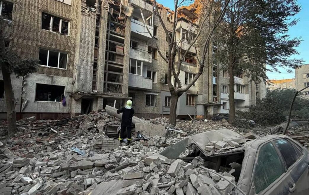 Нічна ракетна атака на Львів: понад 30 поранених, руйнування житлових будинків та школи 4 Нічна ракетна атака на Львів: понад 30 поранених, руйнування житлових будинків та школи 3