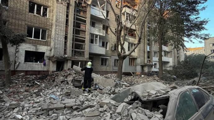 Нічна ракетна атака на Львів: понад 30 поранених, руйнування житлових будинків та школи 30 Нічна ракетна атака на Львів: понад 30 поранених, руйнування житлових будинків та школи 29
