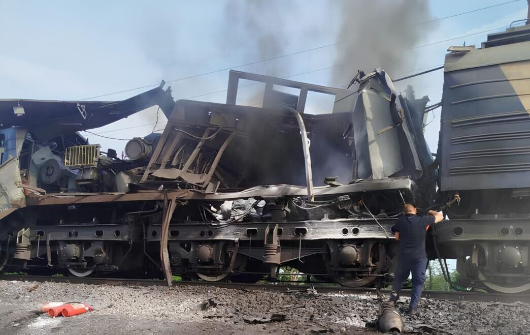 Російський дрон вразив локомотив вантажного поїзда в Дніпропетровській області 3