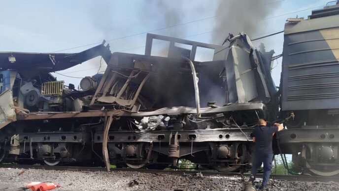Російський дрон вразив локомотив вантажного поїзда в Дніпропетровській області 7