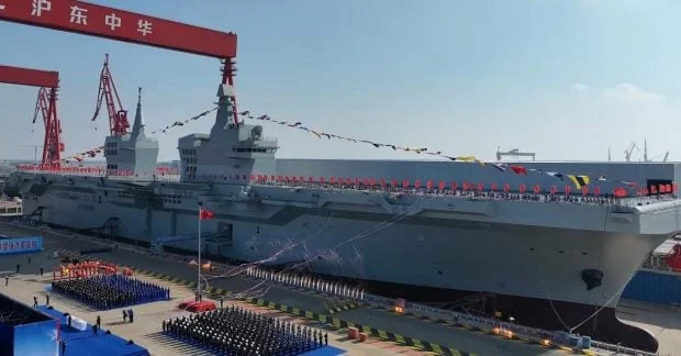 Китай завершив будівництво десантного корабля Type 076 з електромагнітними катапультами 185