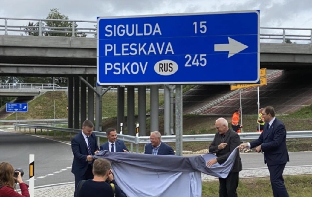 Латвія планує замінити дорожні знаки з назвами Росії та Білорусі до вересня 2026 року 3